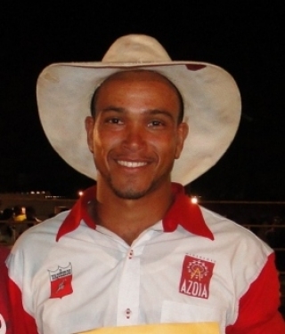 André da Cruz, de Santa Rita do Pardo, foi o campeão do rodeio em touros da 16ª Feira Agroindustrial e a 10ª Festa do Tomate.