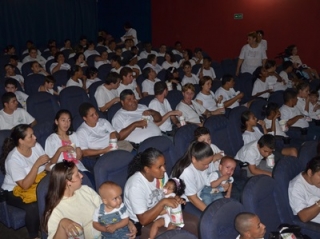 Cerca de 150 alunos participaram da sessão de cinema