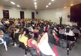 Palestra foi ministrada pelo pedagogo e pós-graduado em gestão de recursos humanos Moacir Pereira Junior