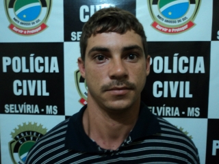 Estevão Candor responde a vários processos por furto, principalmente de motocicleta.
