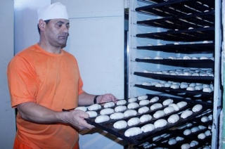 Os reedecandos participantes produzem 9,2 mil pães por semana e tem chance de remissão da pena.