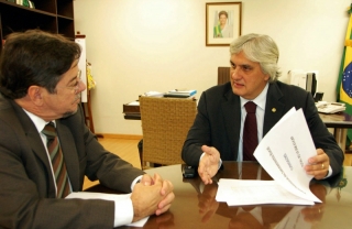 Ação foi anunciada pelo senador Delcídio do Amaral (PT)
