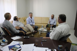 Reunião no gabinete do presidente da Câmara de Vereadores de Brasilândia