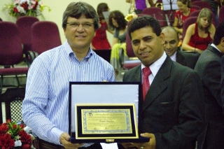 Prefeito ao lado do Pastor da Igreja Assembleia de Deus Belém, Jovair Pereira