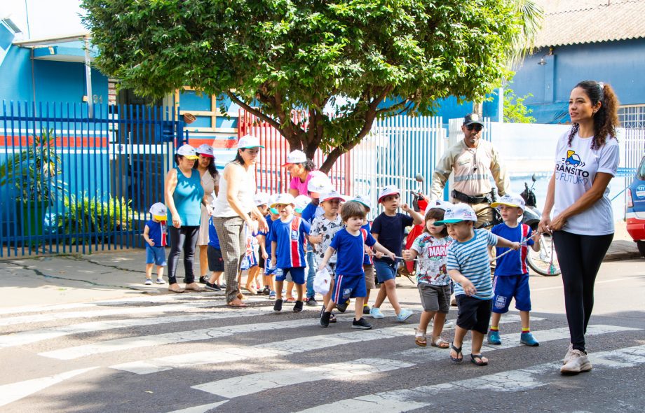 Deptran leva educação em segurança no trânsito para escolas de TL