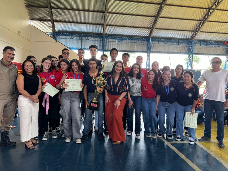 Escola Cívico-Militar de Costa Rica promove alunos Top 10 no 3º bimestre